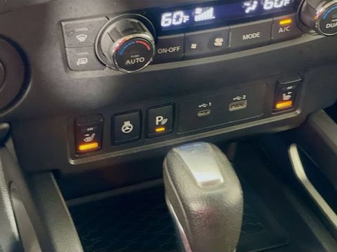 Used 2024 Nissan Frontier SV w/ SV Convenience Package RWD image 19