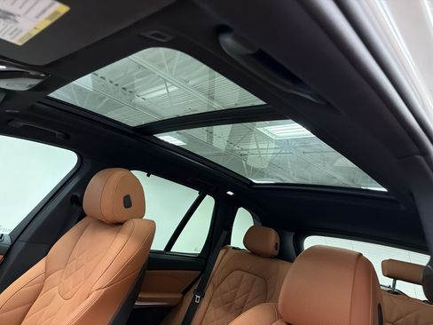 Used 2026 BMW X5 sDrive40i w/ M Sport Package RWD image 19
