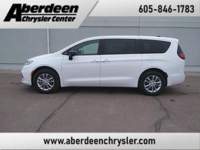 New 2026 Chrysler Pacifica Select