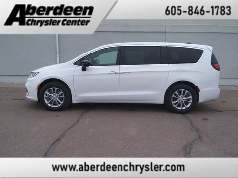 New 2026 Chrysler Pacifica Select image 1