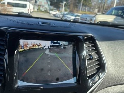 Used 2019 Jeep Cherokee Limited AWD/4WD image 34