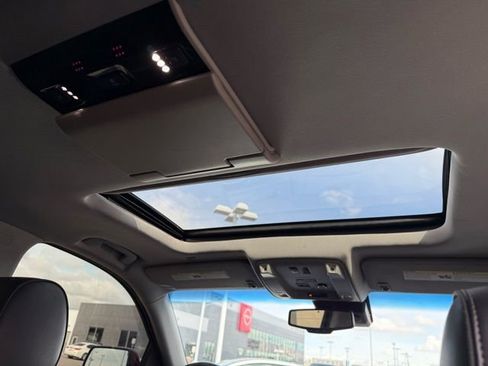 Used 2018 GMC Yukon Denali w/ Denali Ultimate Package image 18