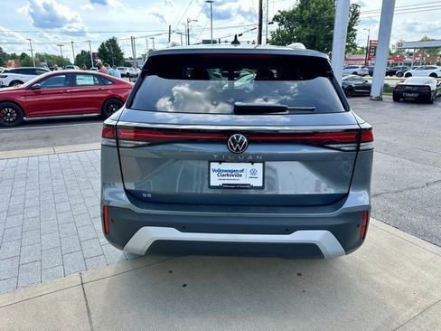New 2025 Volkswagen Tiguan SE image 6