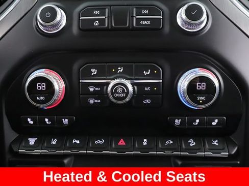 Used 2022 GMC Sierra 3500 Denali w/ Denali Black Diamond Edition AWD/4WD image 4