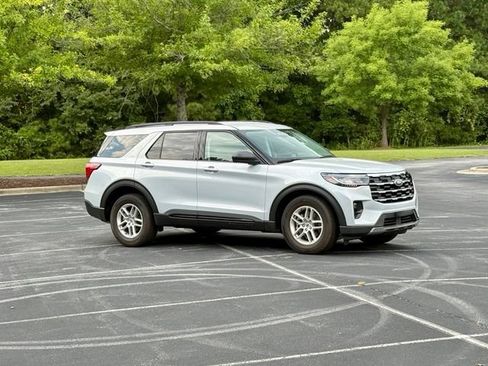 Used 2026 Ford Explorer Active w/ Active Comfort Package RWD image 10