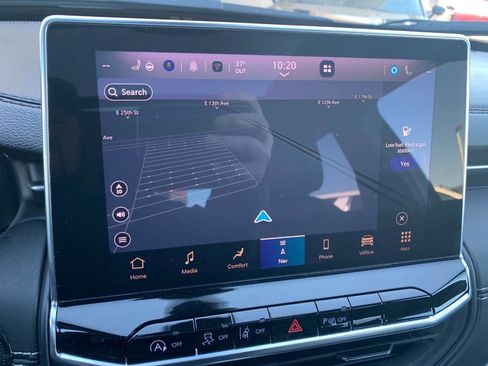 Used 2024 Jeep Compass Limited w/ High Altitude Package image 3