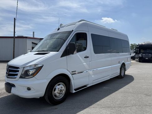 Used 2017 Mercedes-Benz Sprinter 3500 image 29