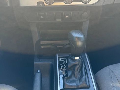 Used 2021 Toyota Tacoma SR5 w/ SR5 Appearance Package (SM) image 15