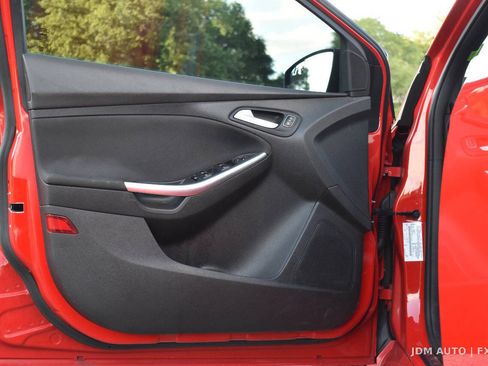 Used 2017 Ford Focus ST FWD image 8