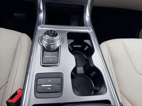 Used 2022 Ford Edge Titanium image 8