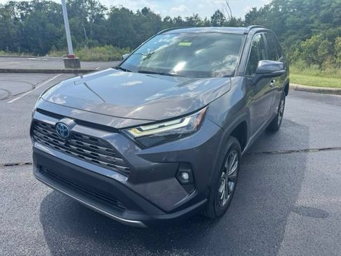 Used 2022 Toyota RAV4 Limited AWD/4WD image 7