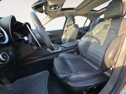 Used 2017 Alfa Romeo Giulia Ti w/ TI 19" Sport Package image 9
