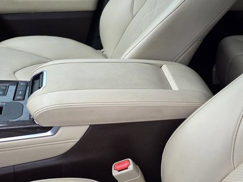 Used 2022 Toyota Highlander Platinum FWD image 9