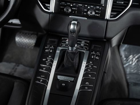 Used 2016 Porsche Macan S image 39