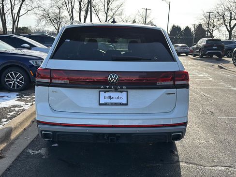 Used 2025 Volkswagen Atlas Peak Edition SE image 8