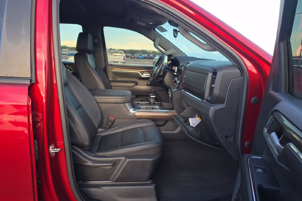 Used 2023 Chevrolet Silverado 1500 LT w/ Leather Package RWD image 10