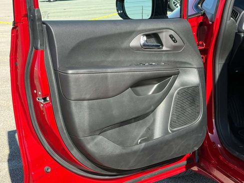 New 2026 Chrysler Pacifica Select w/ S Appearance Package image 20