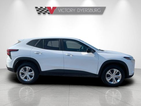 Used 2024 Chevrolet Trax LS FWD image 3