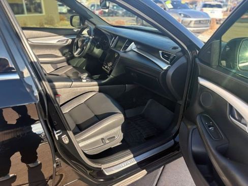 Used 2021 INFINITI QX50 Luxe w/ Appearance Package image 12