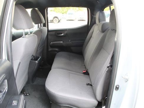 Used 2018 Toyota Tacoma TRD Sport w/ Technology Package AWD/4WD image 14