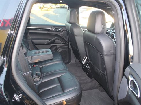 Used 2017 Porsche Cayenne Platinum Edition image 17