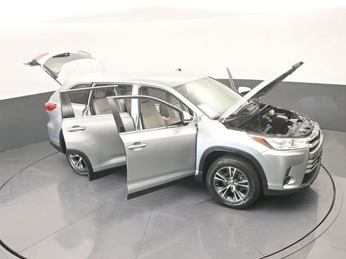 Used 2019 Toyota Highlander LE image 67