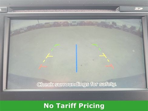 Used 2018 Nissan Titan SV w/ SV Convenience Package image 18