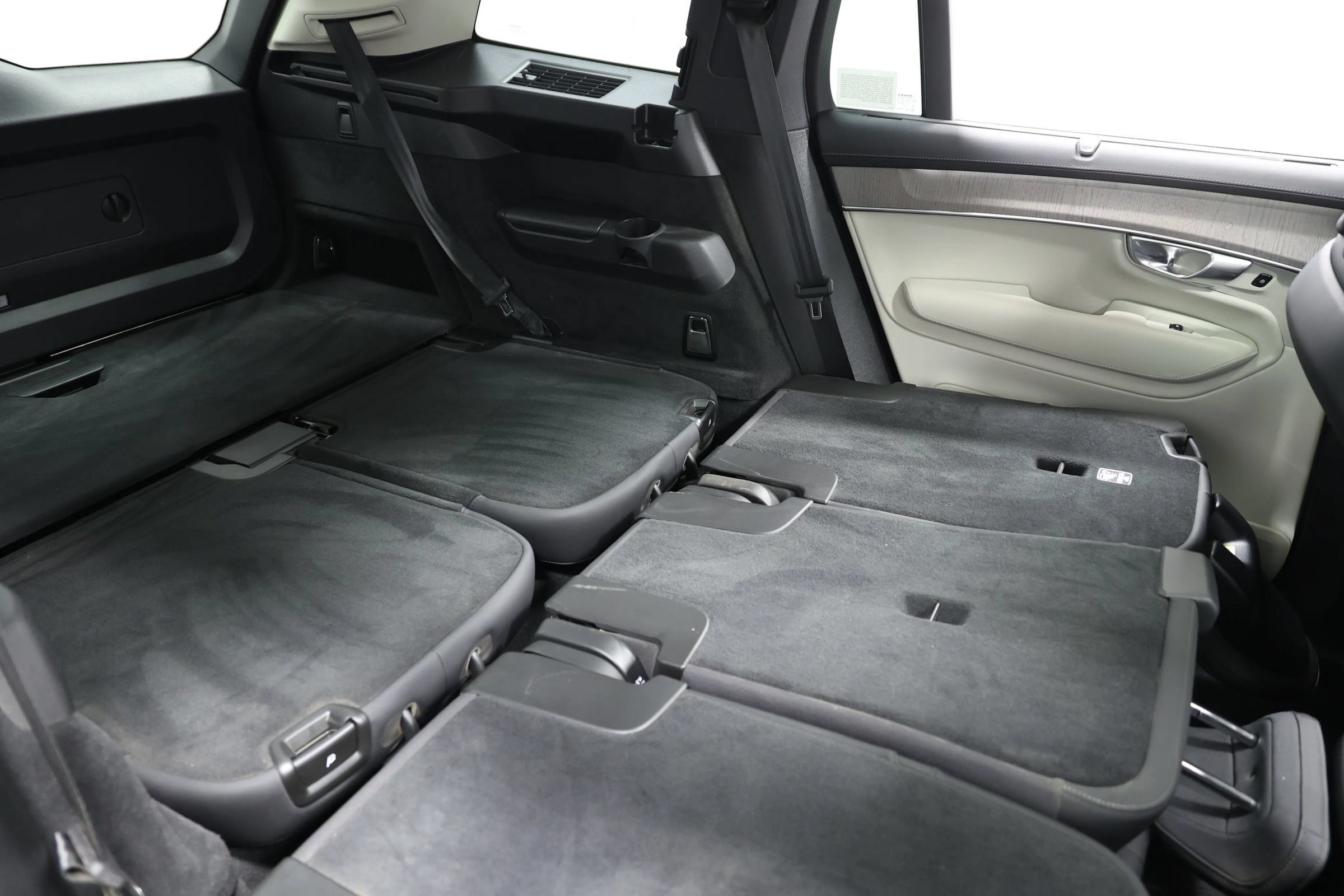 Used 2025 Volvo XC90 T8 Plus w/ Protection Package Premier AWD/4WD image 79