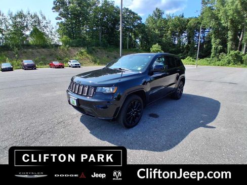 Used 2021 Jeep Grand Cherokee Laredo X AWD/4WD image 1