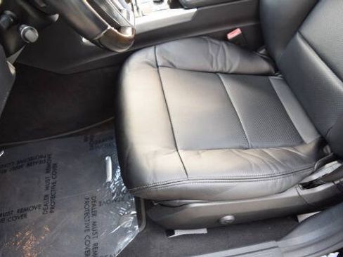 Used 2014 Mercedes-Benz E 250 BlueTEC Sedan image 38