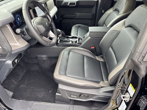 New 2025 Ford Bronco Outer Banks w/ Sasquatch Package image 9