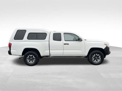 Used 2022 Toyota Tacoma SR image 9