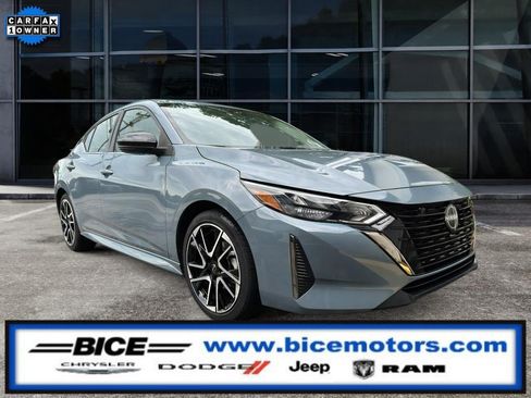 Used 2025 Nissan Sentra SR FWD image 1