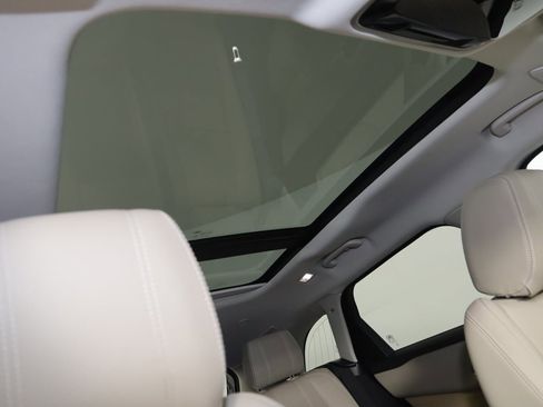 Used 2021 Land Rover Range Rover Velar R-Dynamic S image 11