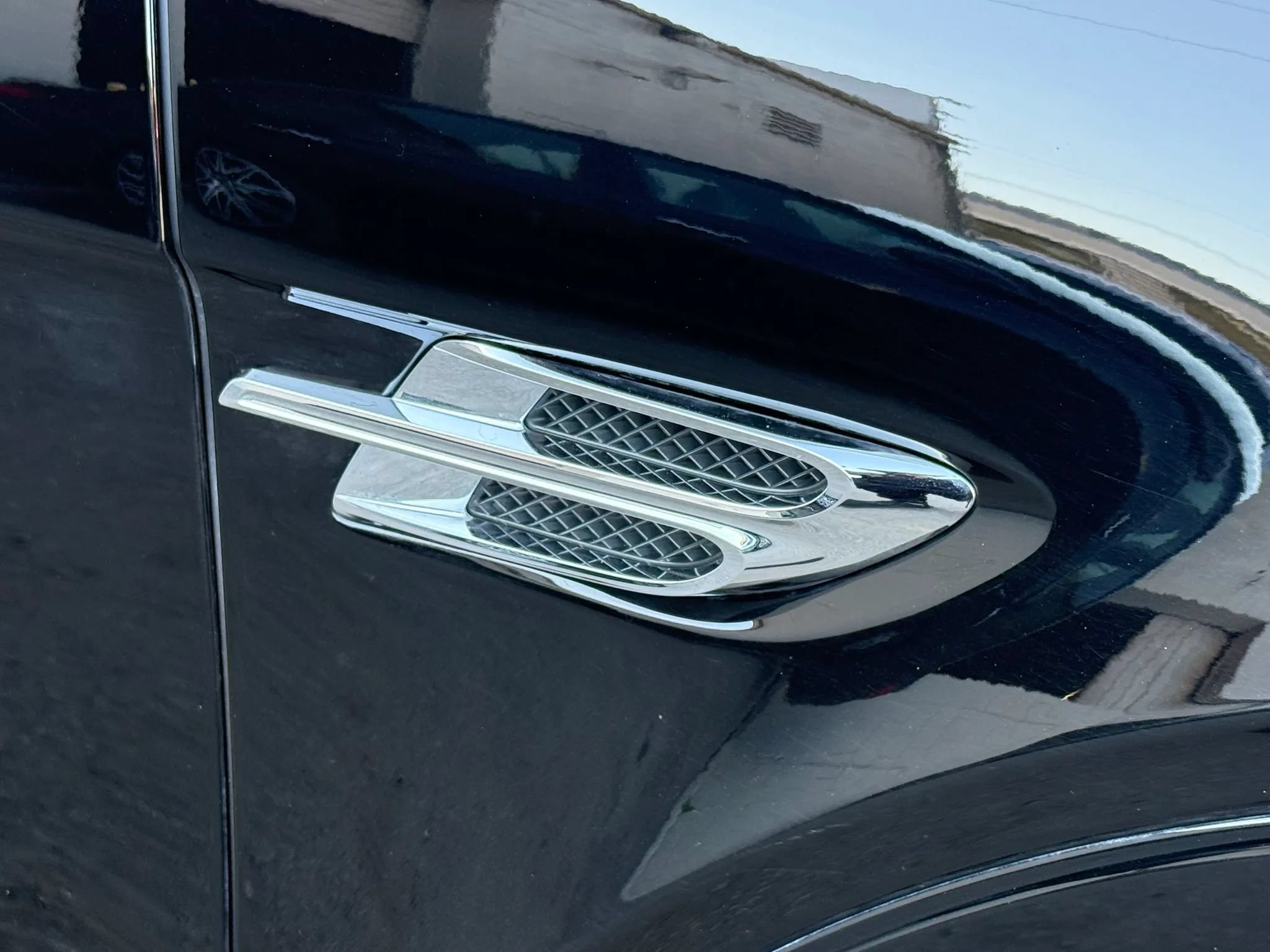 Used 2019 Bentley Bentayga AWD/4WD image 45