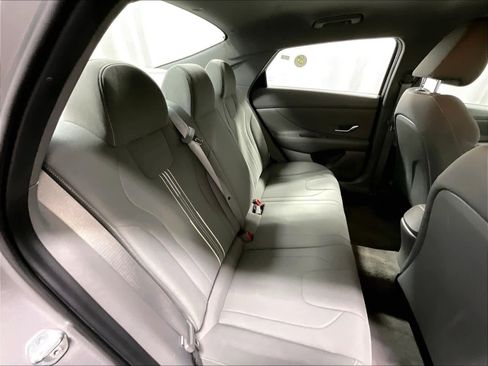 Used 2023 Hyundai Elantra SEL w/ Convenience Package image 16