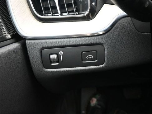 Used 2022 Volvo XC60 B5 Inscription w/ Advanced Package image 29