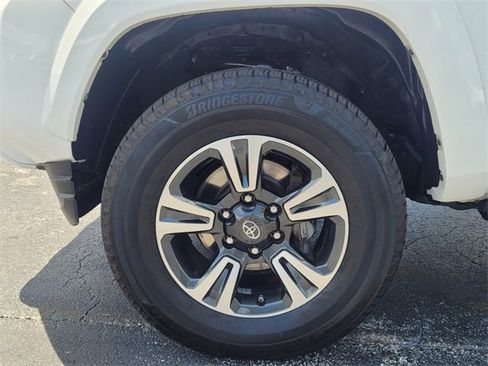 Used 2018 Toyota Tacoma TRD Sport image 4