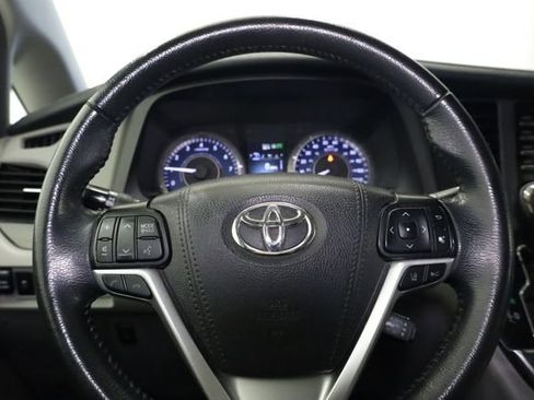 Used 2019 Toyota Sienna L image 14
