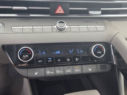 Used 2025 Hyundai Elantra SEL FWD image 16