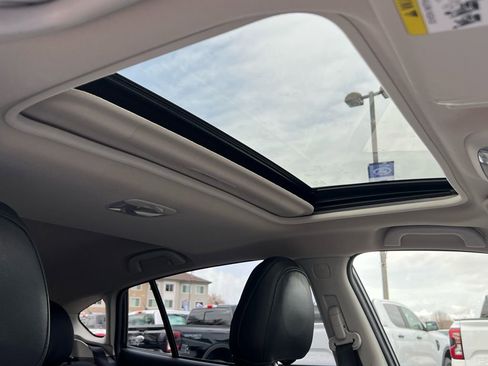 Used 2022 Subaru Crosstrek 2.0i Premium w/ Moonroof Package image 17