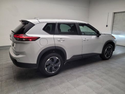 Used 2025 Nissan Rogue SV AWD/4WD image 10