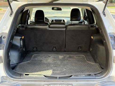 Used 2018 Jeep Cherokee Latitude Plus image 23