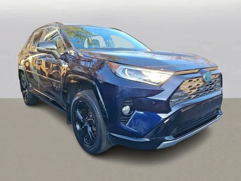 Used 2020 Toyota RAV4 XSE AWD/4WD image 3