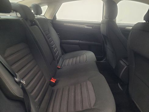 Used 2018 Ford Fusion SE FWD image 19