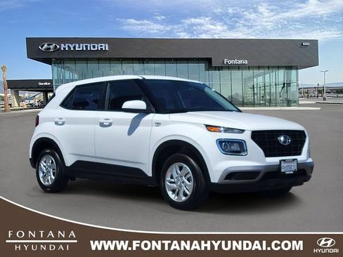 Certified 2026 Hyundai Venue SE FWD image 1