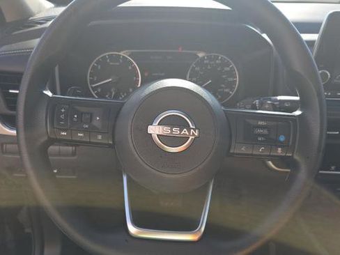 Used 2024 Nissan Rogue SV FWD image 6