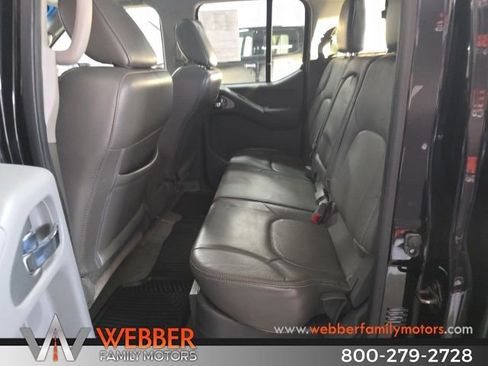 Used 2014 Nissan Frontier SL w/ SL Moonroof Package image 11