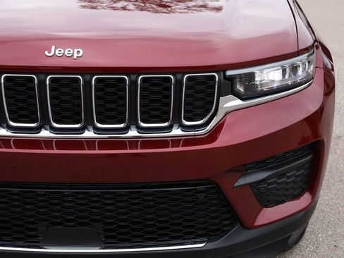 Used 2025 Jeep Grand Cherokee Laredo X w/ Trailer Tow Package image 14