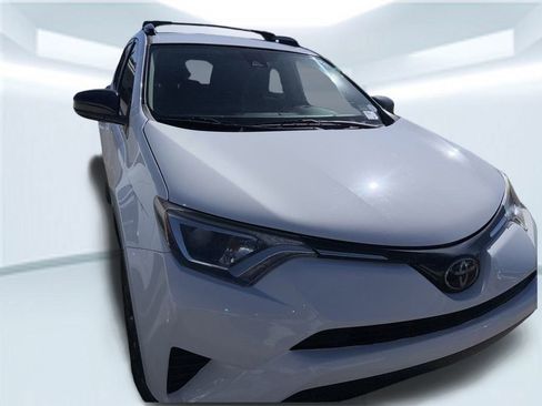 Used 2018 Toyota RAV4 LE image 12